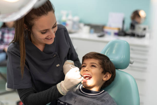 Best Emergency Tooth Extraction  in Staples, CT